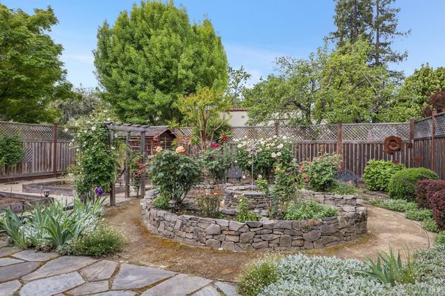 909 Slater St, Santa Rosa, CA 95404