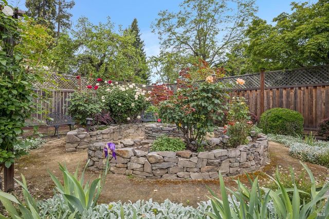 909 Slater St, Santa Rosa, CA 95404