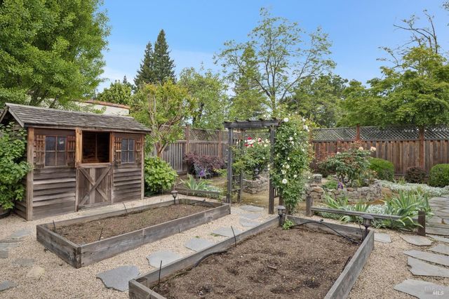 909 Slater St, Santa Rosa, CA 95404