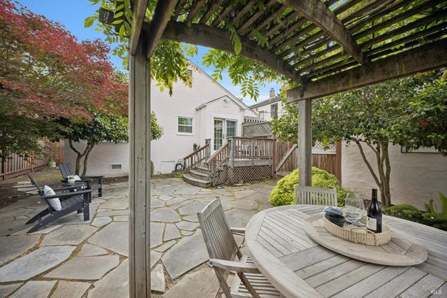 909 Slater St, Santa Rosa, CA 95404