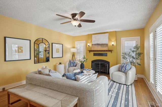 909 Slater St, Santa Rosa, CA 95404