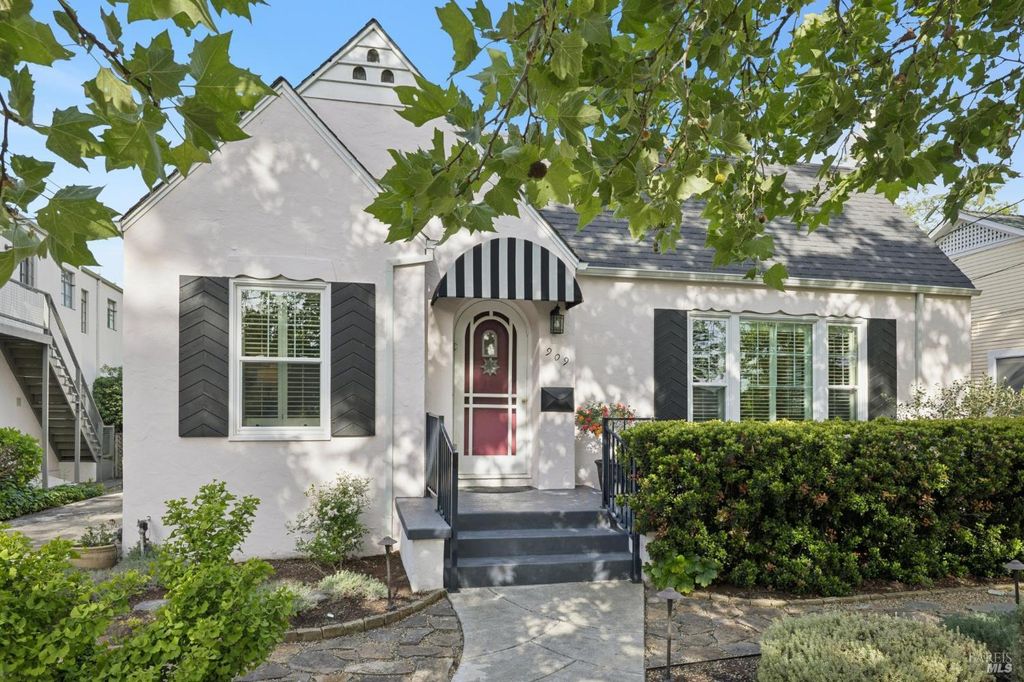 909 Slater St, Santa Rosa, CA 95404