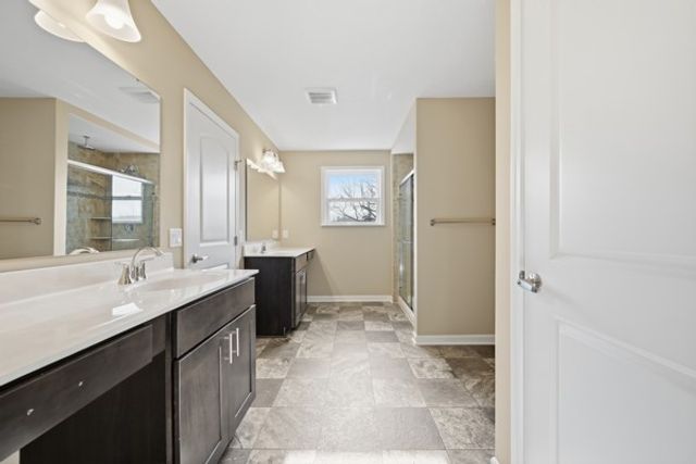 510 Gardenia Dr, Rostraver, PA 15012