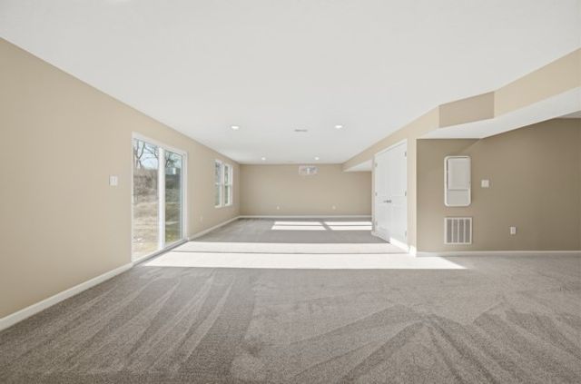 510 Gardenia Dr, Rostraver, PA 15012