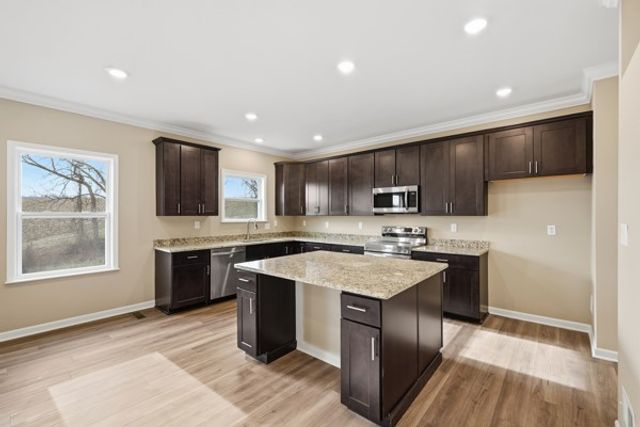 510 Gardenia Dr, Rostraver, PA 15012