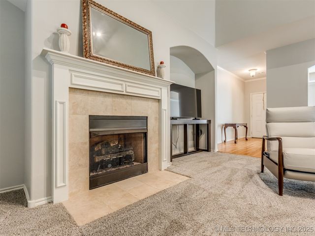 203 E 125th Place S, Jenks, OK 74037