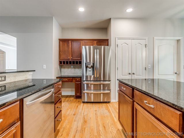203 E 125th Place S, Jenks, OK 74037