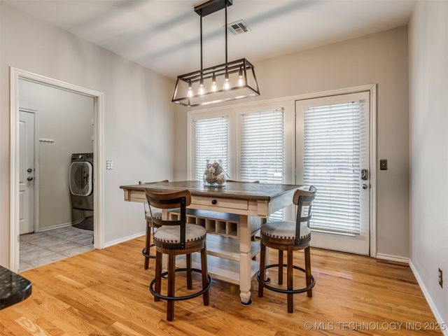 203 E 125th Place S, Jenks, OK 74037
