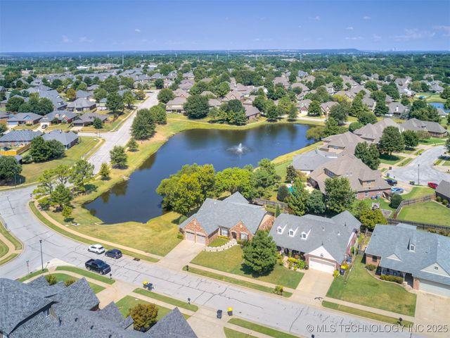 203 E 125th Place S, Jenks, OK 74037
