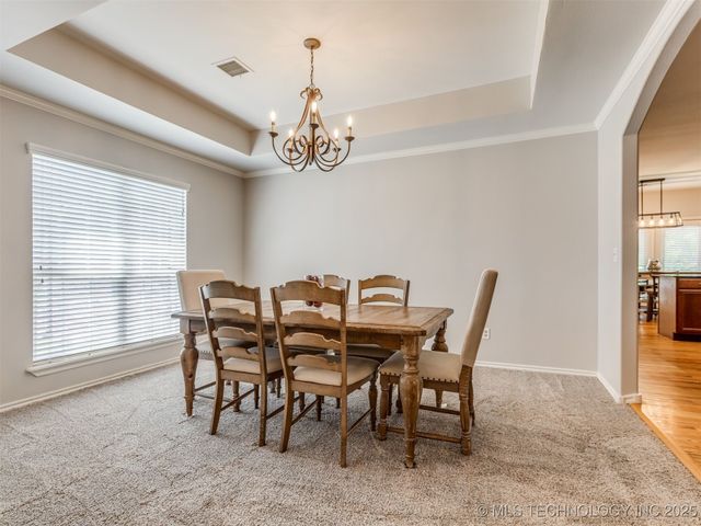 203 E 125th Place S, Jenks, OK 74037
