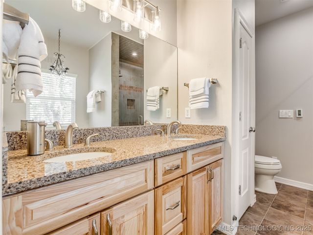203 E 125th Place S, Jenks, OK 74037