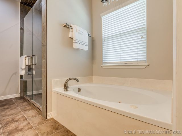 203 E 125th Place S, Jenks, OK 74037