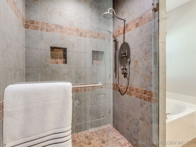 203 E 125th Place S, Jenks, OK 74037