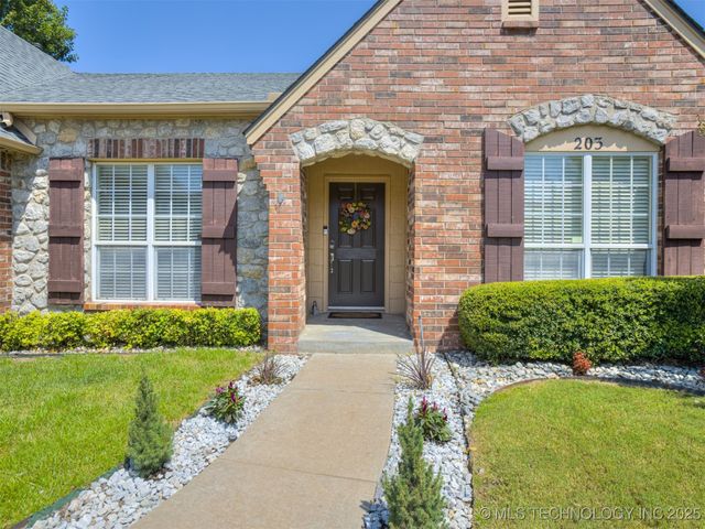 203 E 125th Place S, Jenks, OK 74037