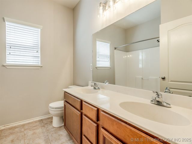 203 E 125th Place S, Jenks, OK 74037