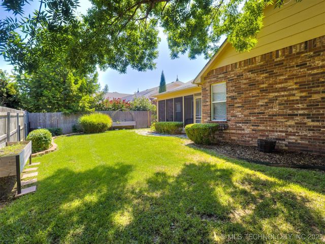 203 E 125th Place S, Jenks, OK 74037