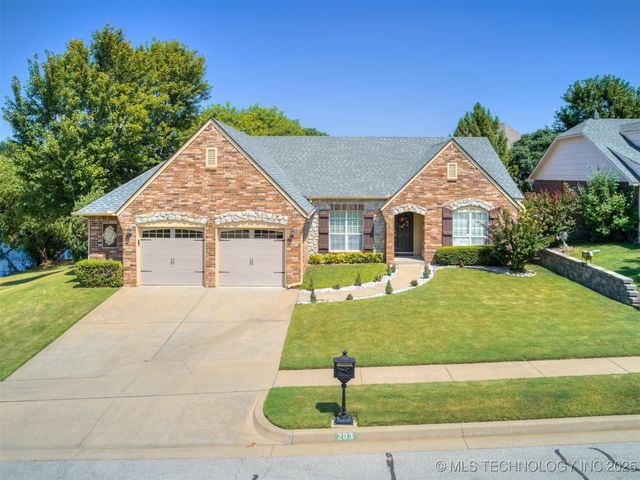 203 E 125th Place S, Jenks, OK 74037