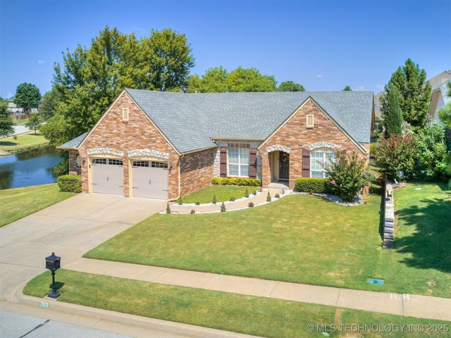 203 E 125th Place S, Jenks, OK 74037