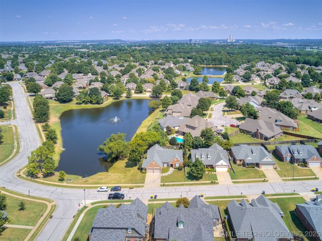 203 E 125th Place S, Jenks, OK 74037