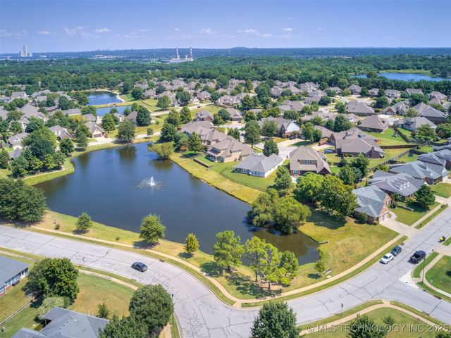 203 E 125th Place S, Jenks, OK 74037