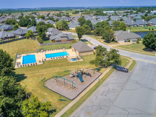 203 E 125th Place S, Jenks, OK 74037