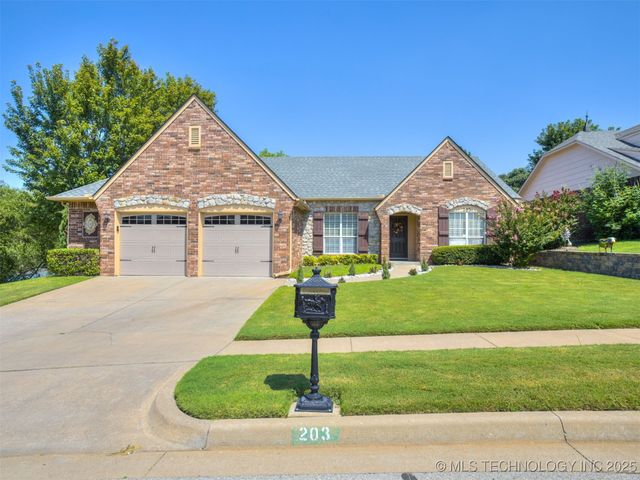 203 E 125th Place S, Jenks, OK 74037