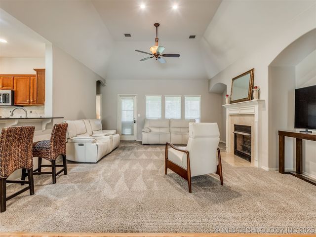 203 E 125th Place S, Jenks, OK 74037
