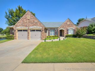 203 E 125th Place S, Jenks, OK 74037