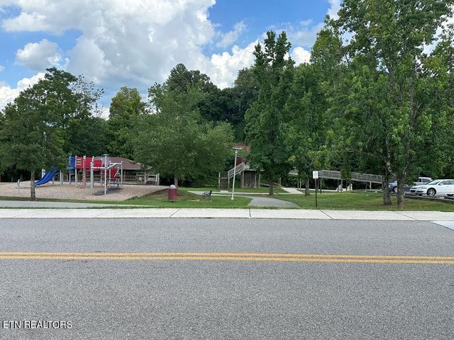 23 S Carter St, Sparta, TN 38583