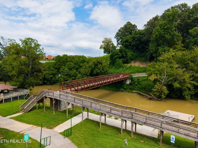 23 S Carter St, Sparta, TN 38583