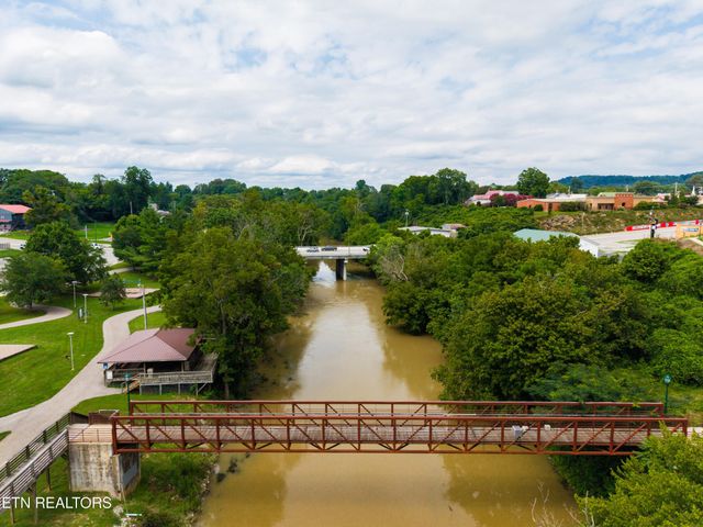 23 S Carter St, Sparta, TN 38583