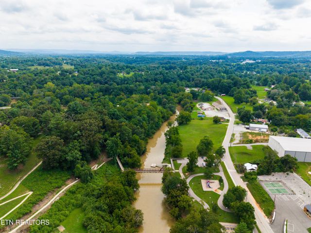 23 S Carter St, Sparta, TN 38583