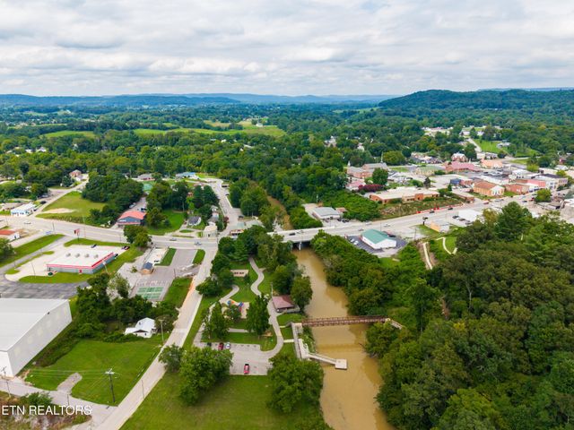 23 S Carter St, Sparta, TN 38583