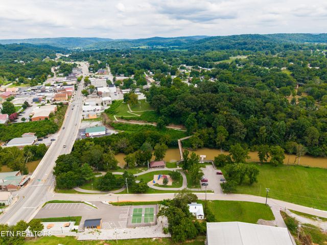 23 S Carter St, Sparta, TN 38583