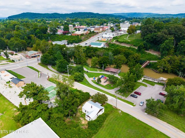 23 S Carter St, Sparta, TN 38583