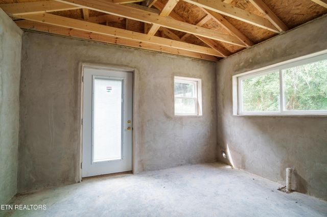 23 S Carter St, Sparta, TN 38583