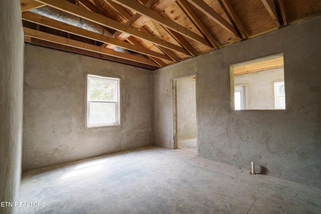 23 S Carter St, Sparta, TN 38583