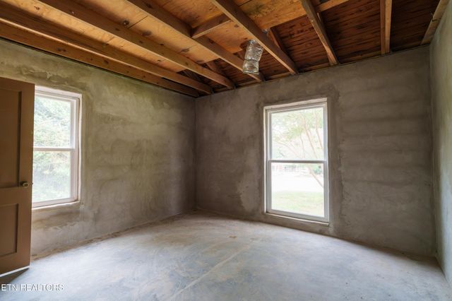 23 S Carter St, Sparta, TN 38583
