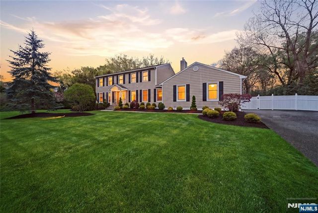 19 Blueberry Court, Mahwah, NJ 07430