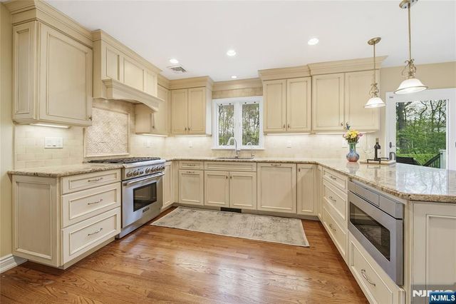 19 Blueberry Court, Mahwah, NJ 07430