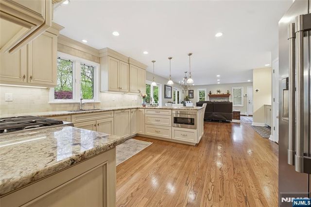 19 Blueberry Court, Mahwah, NJ 07430