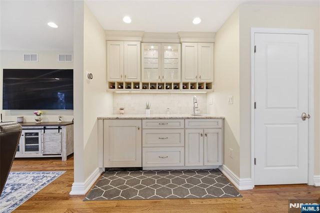 19 Blueberry Court, Mahwah, NJ 07430