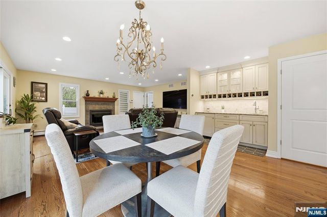 19 Blueberry Court, Mahwah, NJ 07430