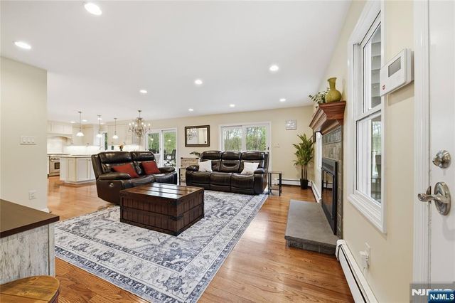 19 Blueberry Court, Mahwah, NJ 07430