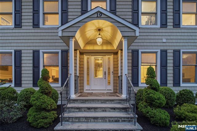 19 Blueberry Court, Mahwah, NJ 07430