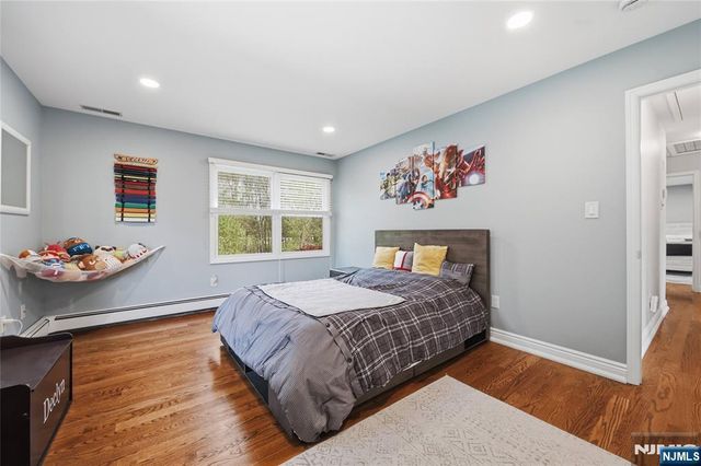 19 Blueberry Court, Mahwah, NJ 07430