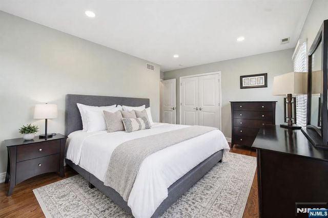 19 Blueberry Court, Mahwah, NJ 07430