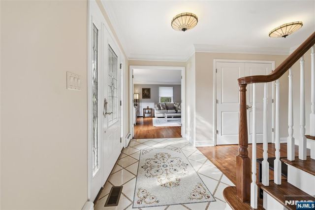 19 Blueberry Court, Mahwah, NJ 07430