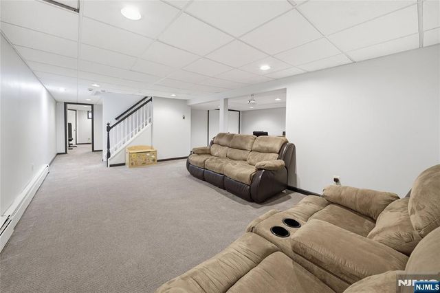 19 Blueberry Court, Mahwah, NJ 07430