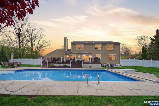 19 Blueberry Court, Mahwah, NJ 07430